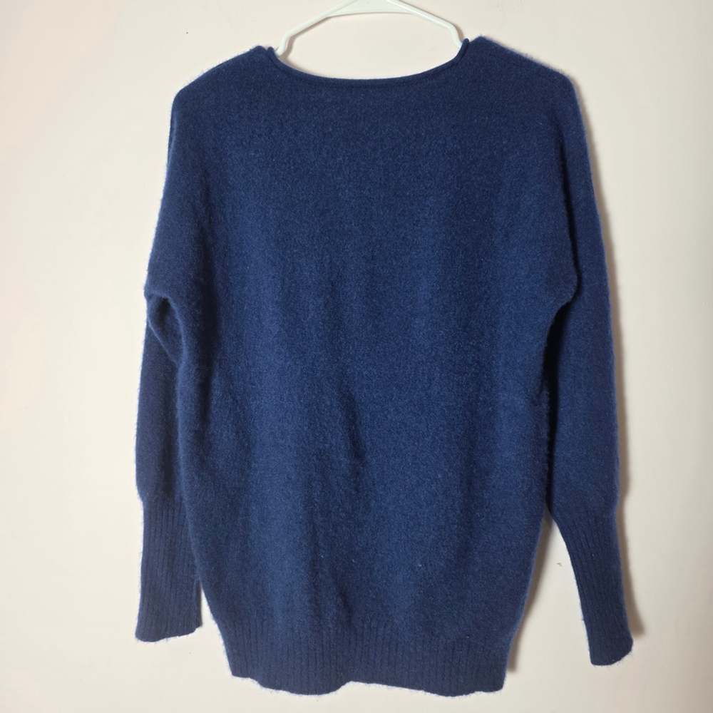 J. McLaughlin 100% Cashmere Sweater Women’s Medium Navy Crewneck Soft Classic - Picture 2 of 5
